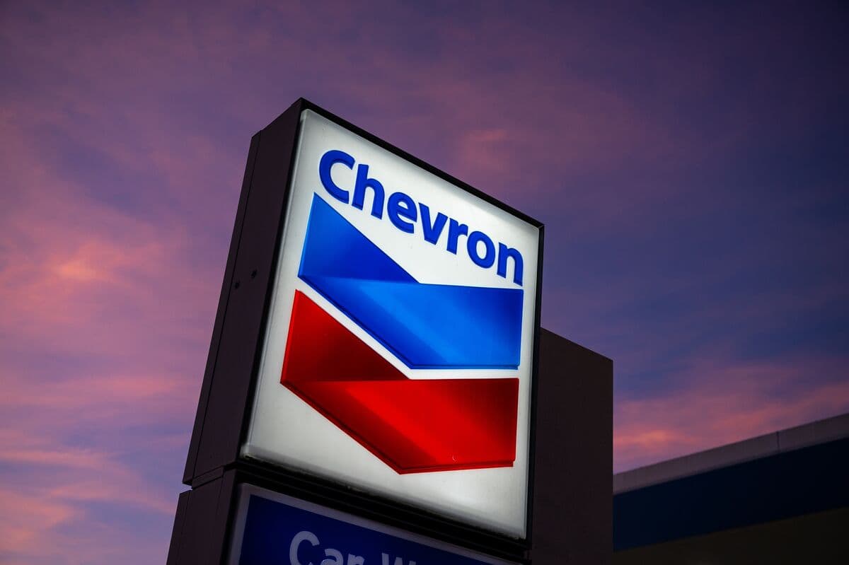 Berkshire Hathaway Sells $8 Billion in Chevron Shares Amid Record High Prices
