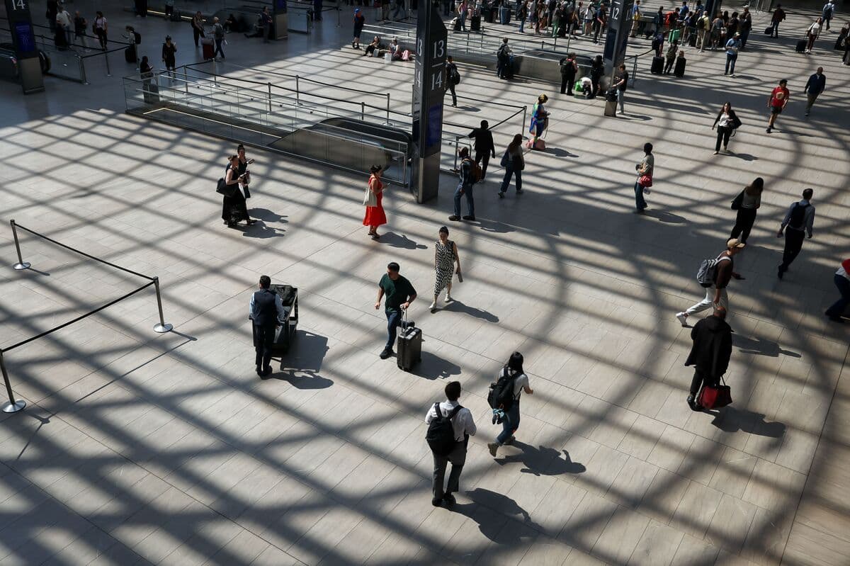 US Tech Workers Face Challenges Amid AI Industry Growth