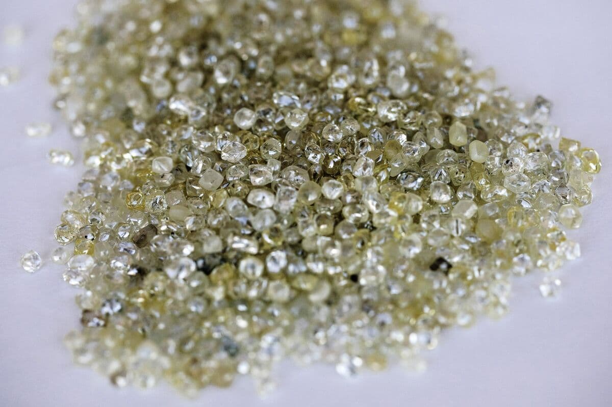 Gareth Penny Leads Bid for World's Largest Diamond Miner Amid Market Disruptions