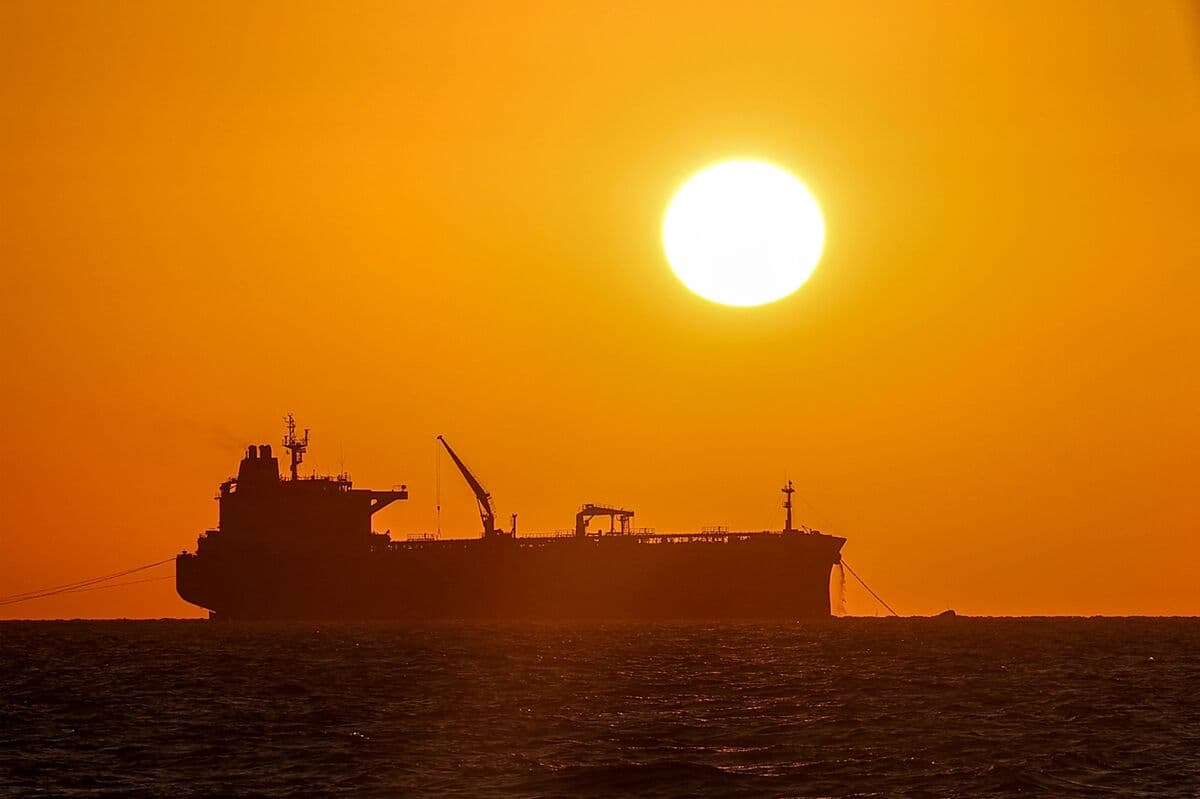 Trump Minimizes Risks of Hormuz Sea Mines, Highlights Alternative Shipping Routes