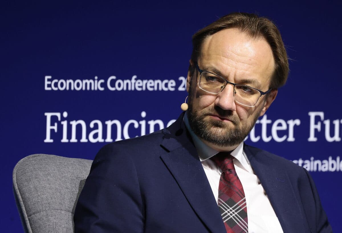 Simkus Says Situation Moving Toward ECB’s Adverse Scenario