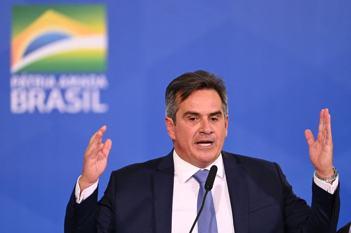 Brazil Police Target Ex-Bolsonaro Minister in Banco Master Probe