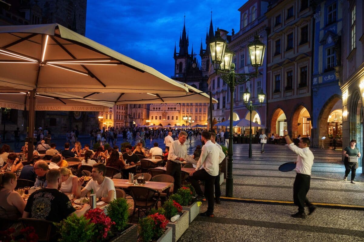 Czech Inflation Declines, Reducing Likelihood of Immediate Rate Increase