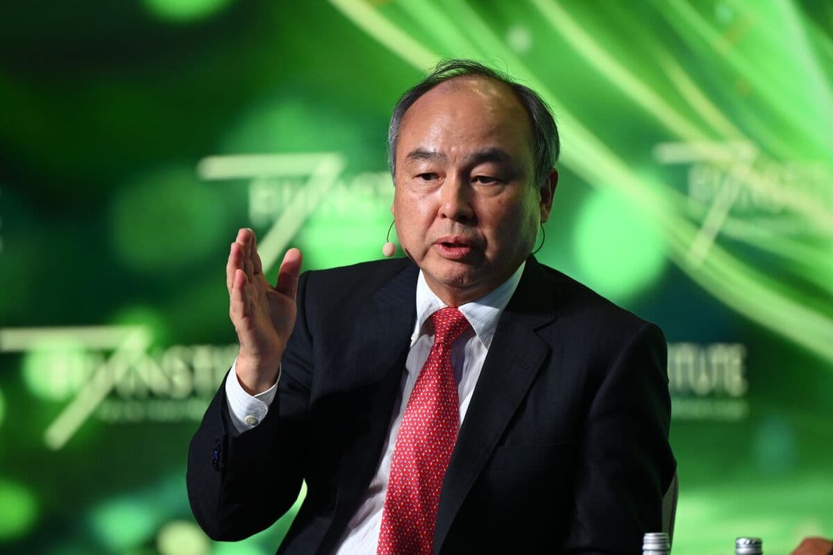 SoftBank Aims to Create and List AI Firm Roze in the US, FT Says