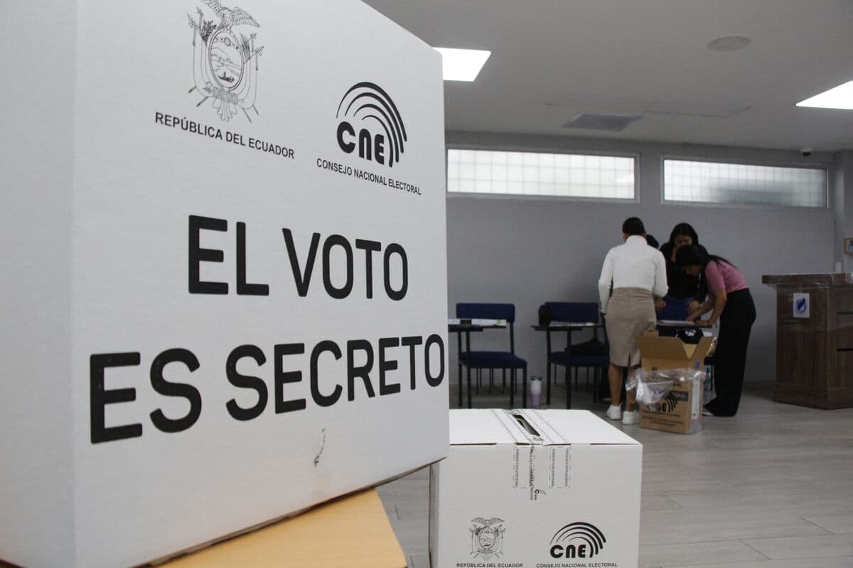 Ecuador Dissolves Two Political Parties Ahead of Local Elections