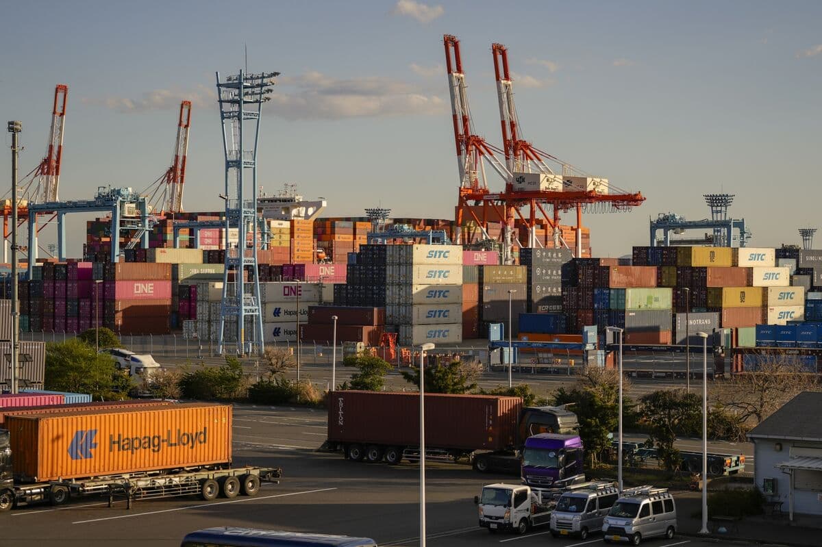 Asian Stocks Face Wary Start as Tariff Feud Grows: Markets Wrap