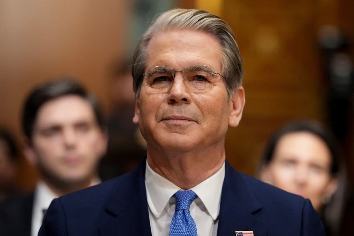 Bessent Expresses Support for Warsh, Anticipates Decline in Inflation