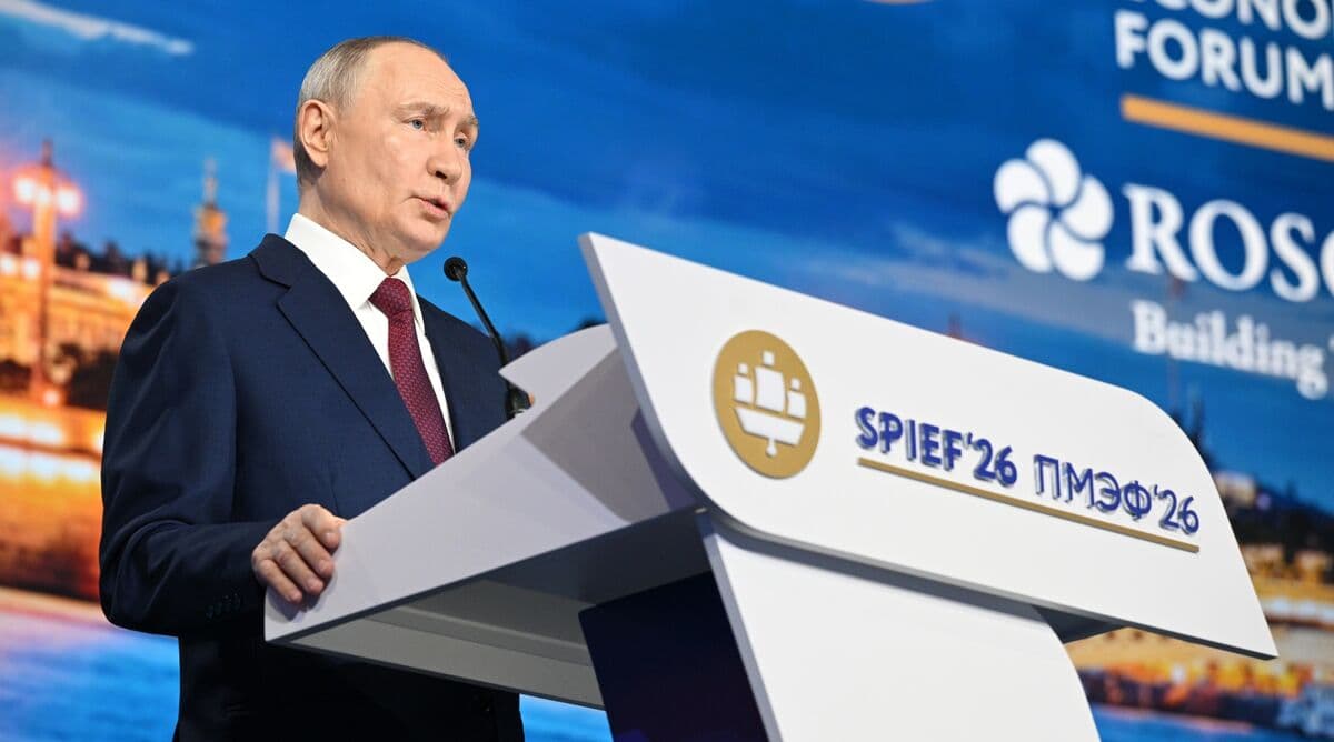 Putin Rejects Zelenskyy Call for Peace Talks, Tells Army to Work
