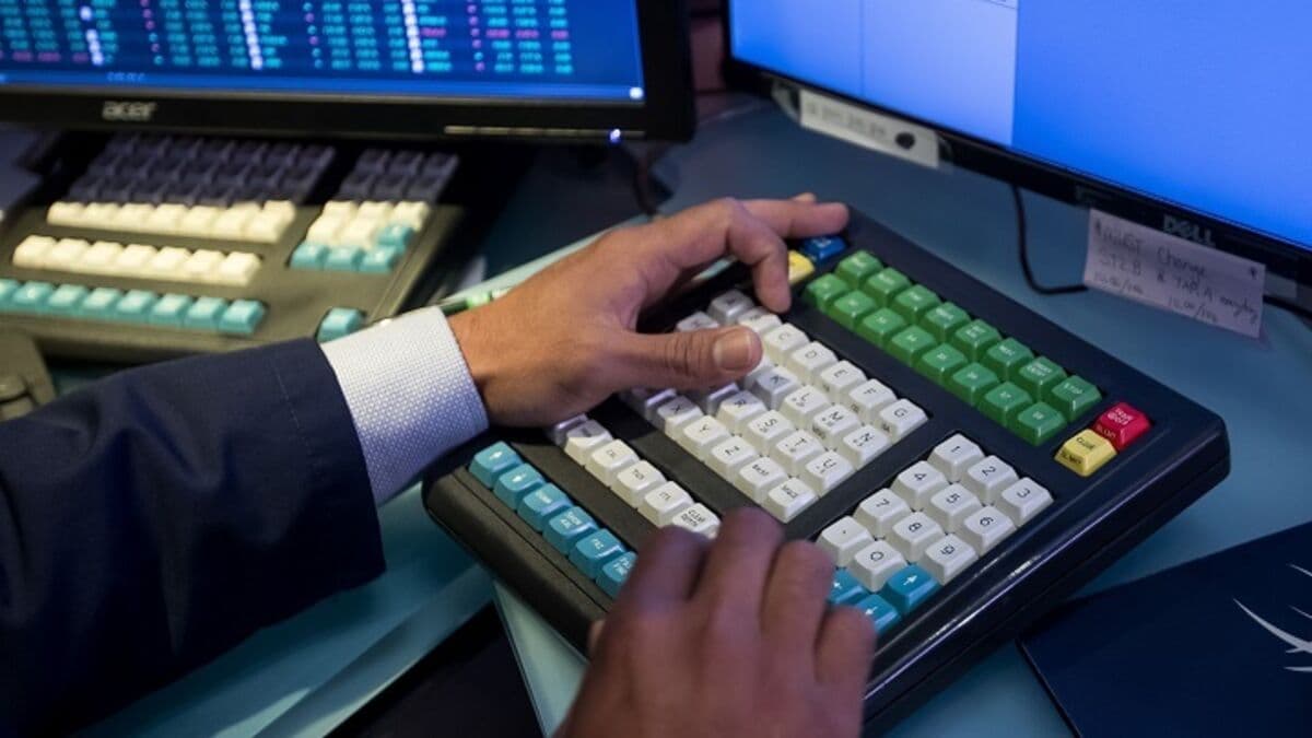 Oil, Stock Futures Trading Spike Before Trump’s Iran Post Questioned