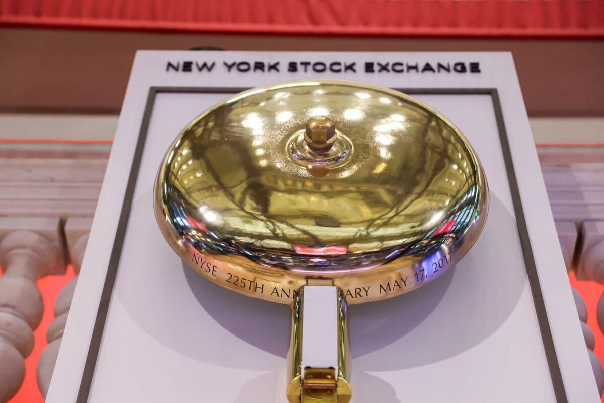 DuPont Registry Group Selects Banks for Upcoming IPO