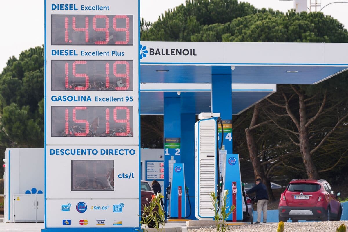 Spain to Cut Fuel, Electricity Taxes in Economic Relief Package