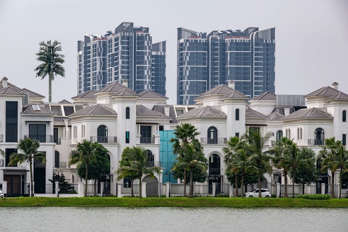Vingroup's Stock Soars 1,000%, Challenging Vietnam's Market Stability