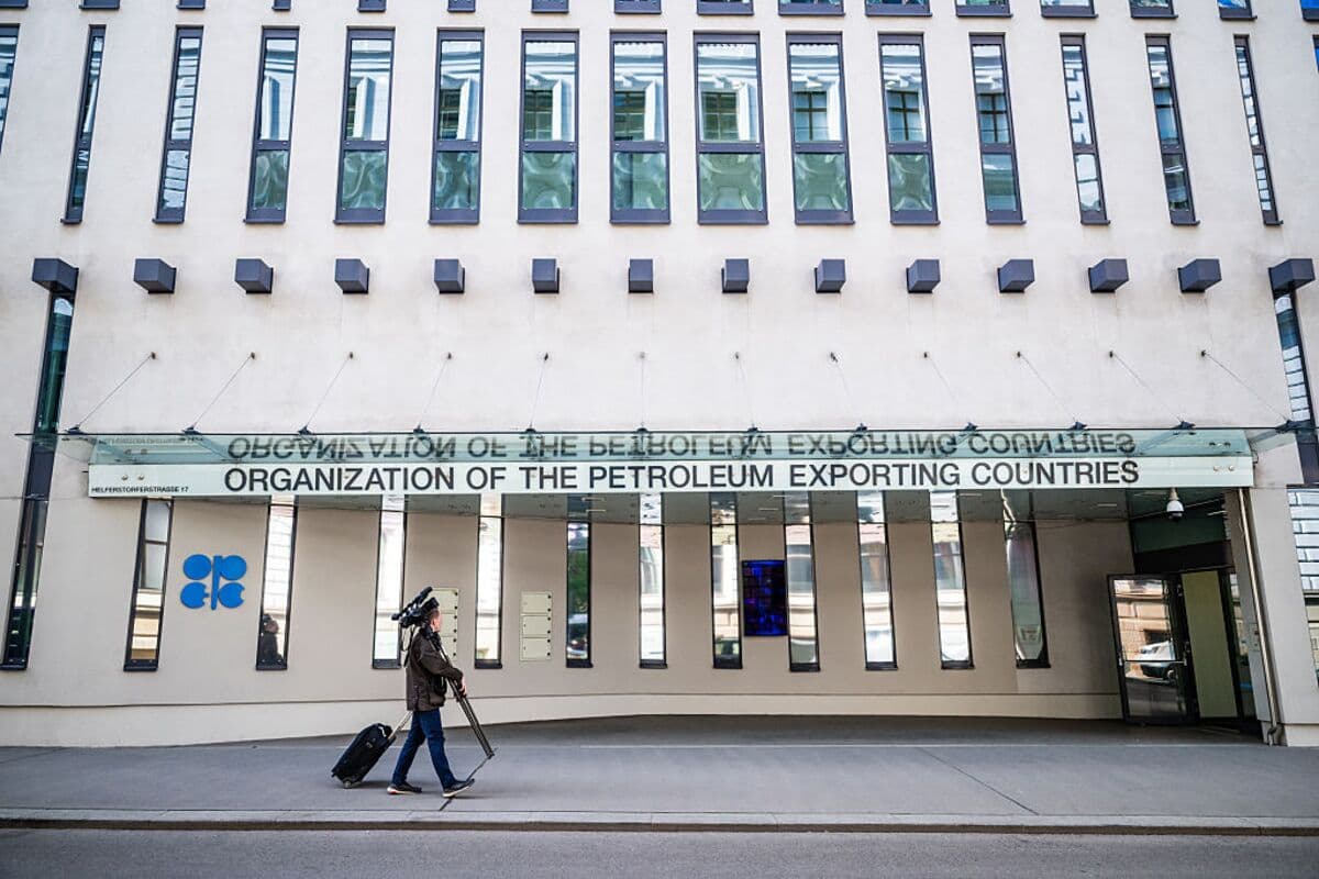 Russia Says UAE’s OPEC Exit Won’t Trigger Imminent Price War