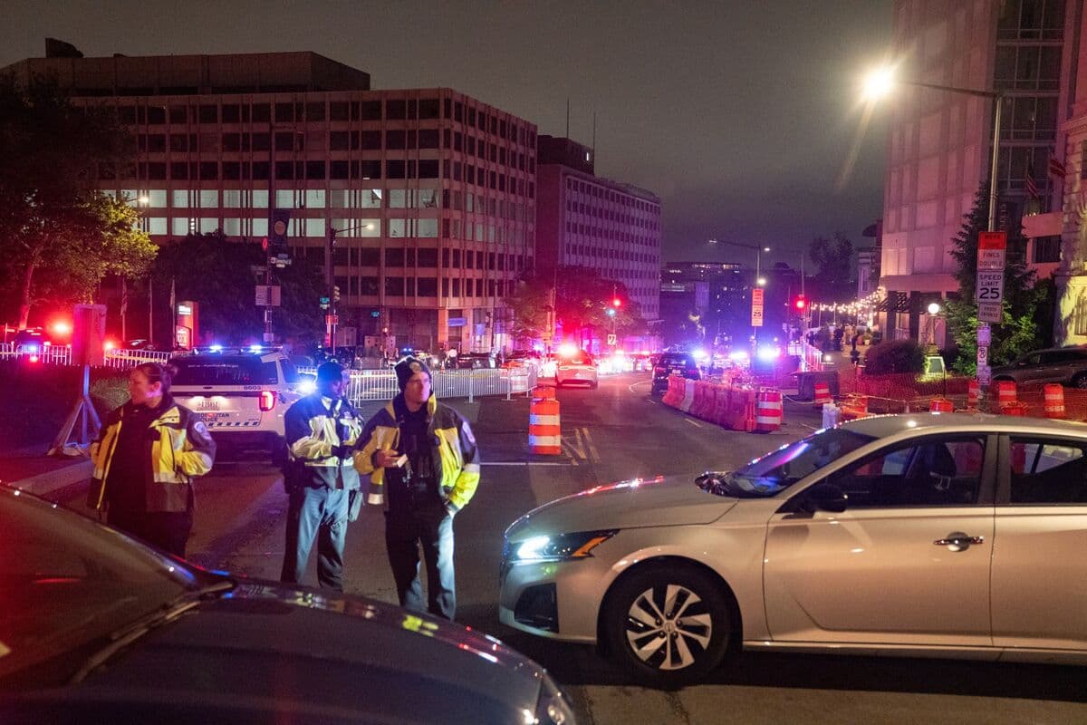 Trump Says Suspect in Custody, Officer Shot But ‘Doing Great’