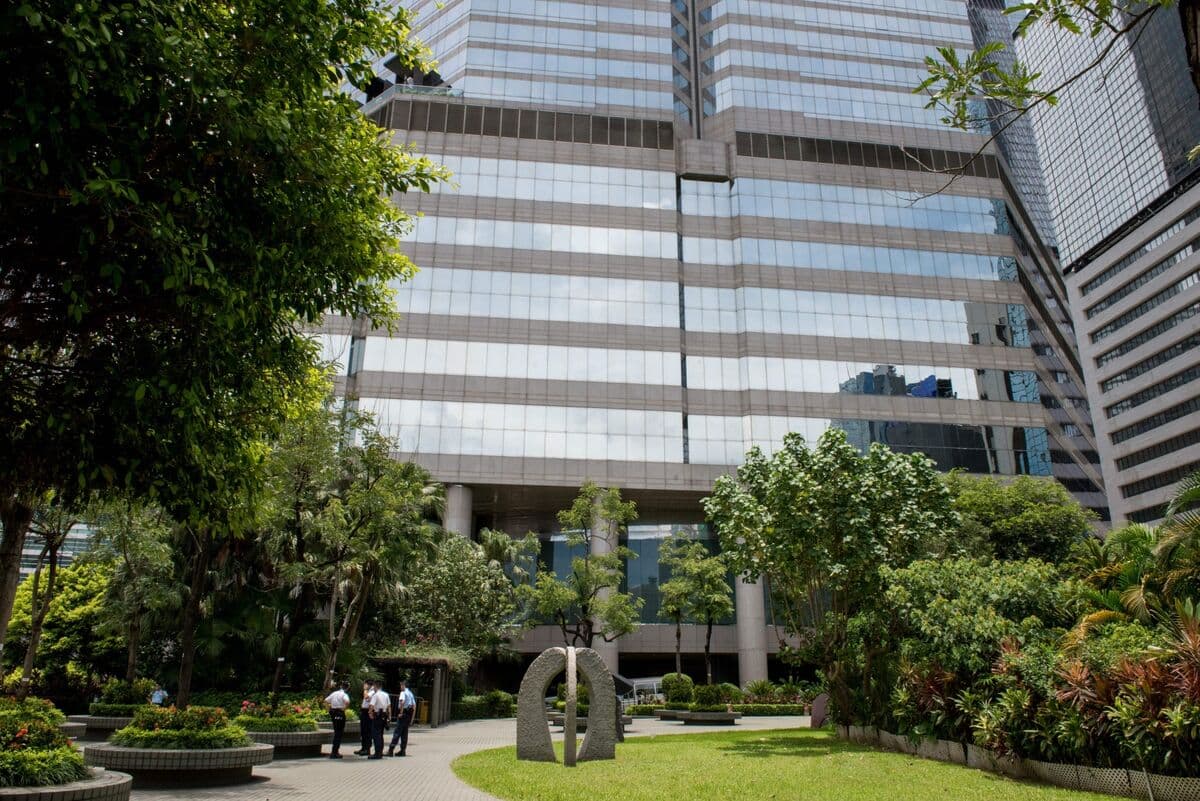 New World Weighs Sale of Stake in $2 Billion HK Hotel Portfolio
