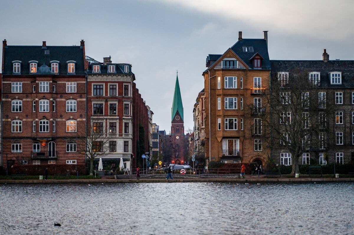 Infra Manager AIP Raises €2 Billion at First Close of New Fund