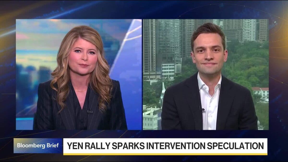 Yen Spikes to 10-Week High Renewing Intervention Speculation
