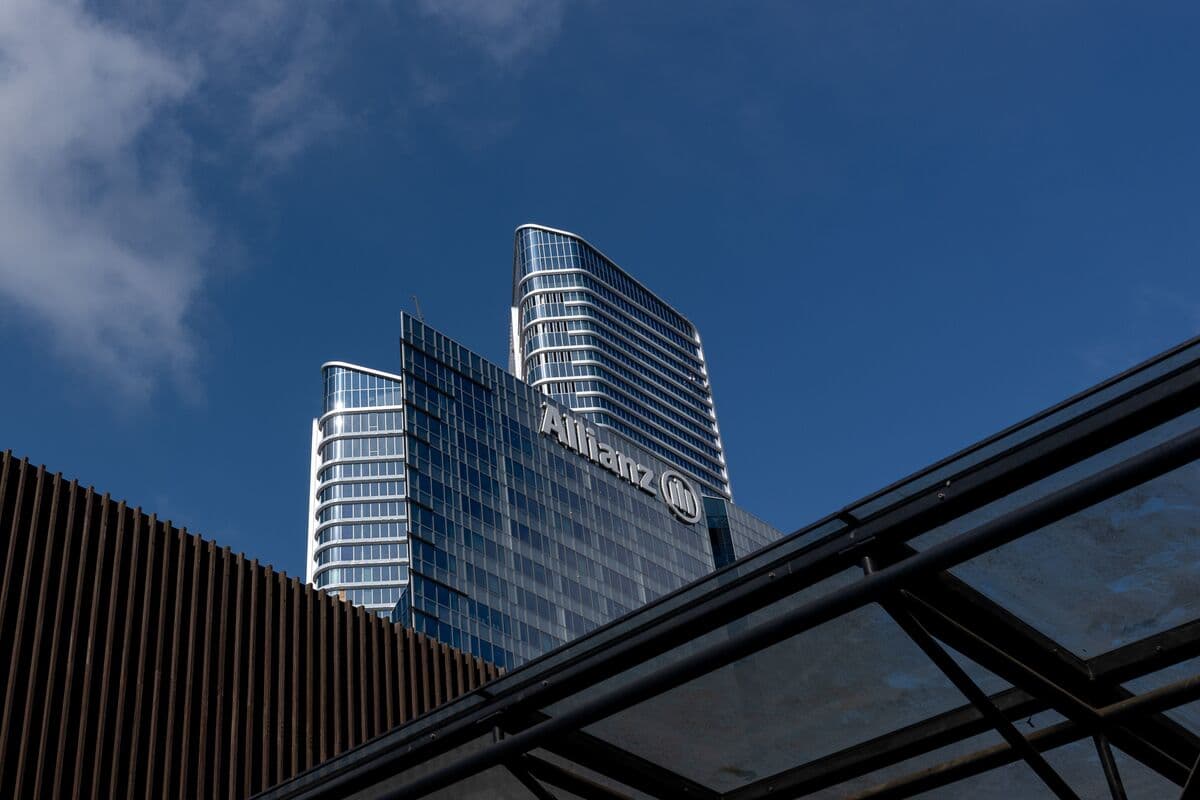 Allianz Reports Record Earnings as Pimco Secures €38 Billion in Investments