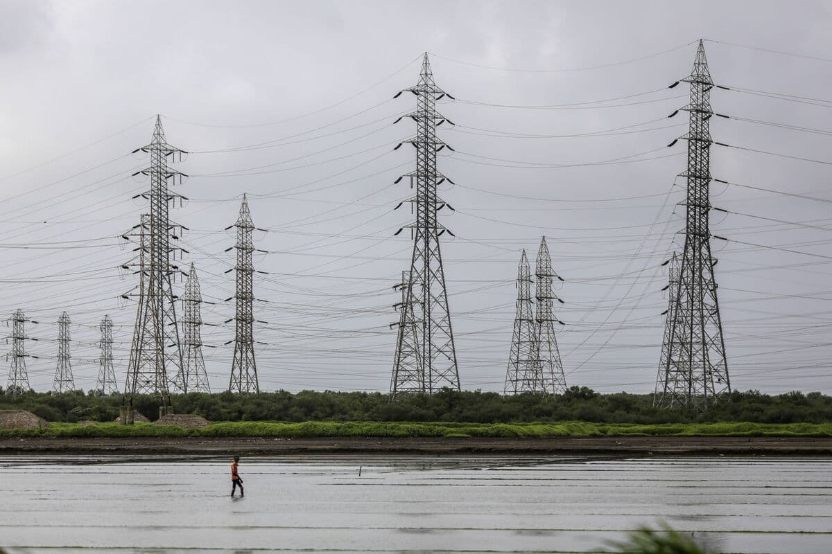 India’s State-Owned Power Finance Plans $555 Million Retail Bond