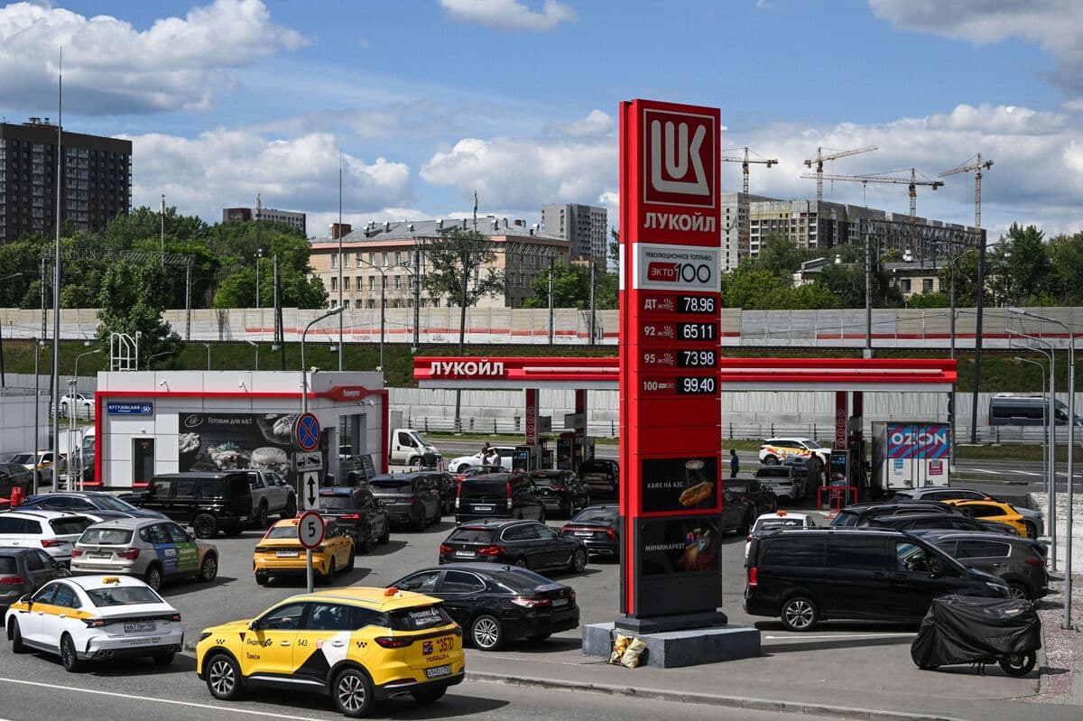 Rising Gasoline Prices Increase Economic Strain on Russians Amid Ongoing Conflict