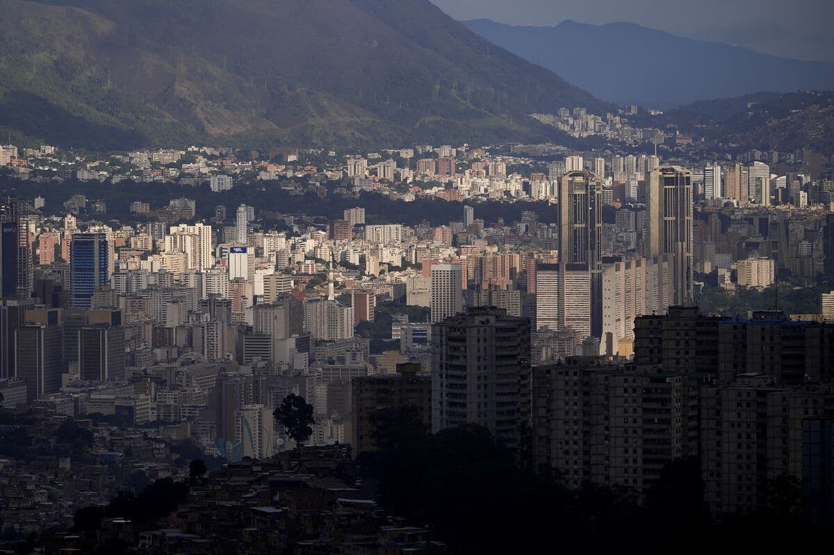 US Authorizes Venezuela to Hire Advisers for Debt Talks