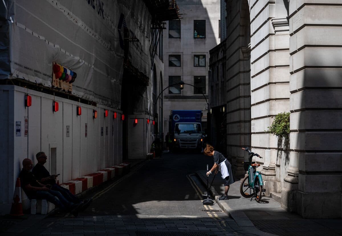 London's Mayor Highlights Significant Financial Burden from Rising Temperatures