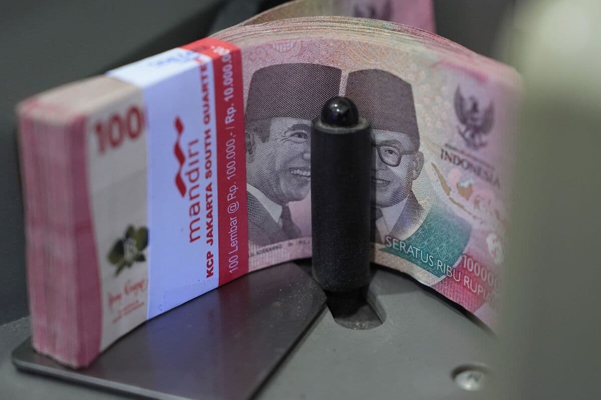 Asian Nations Enhance Currency Defenses Amid Economic Pressures