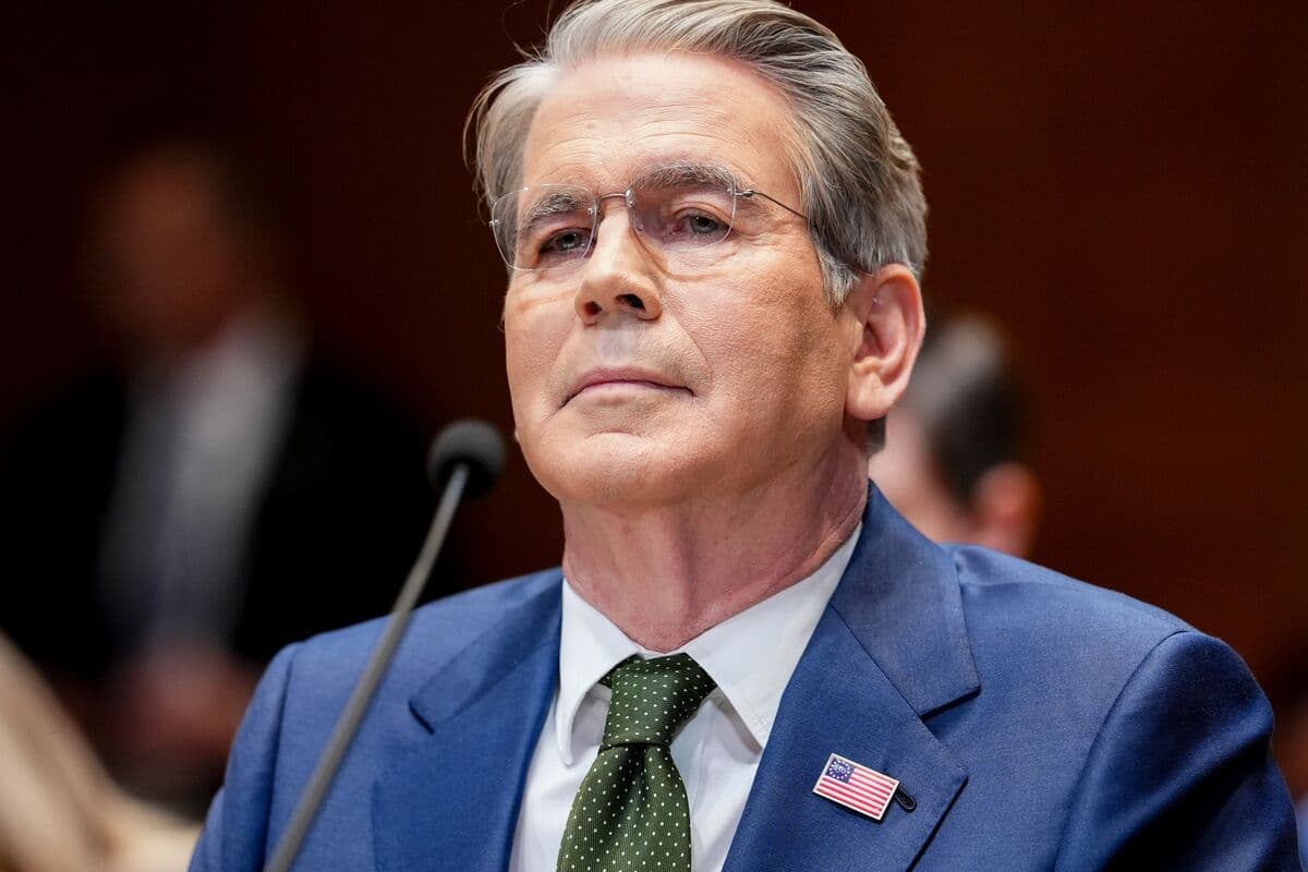 Bessent Calls on China, Allies to Join US Operation in Hormuz