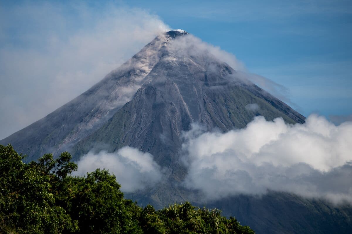 Philippines Says Thousands Evacuated as Mayon Volcano Erupts