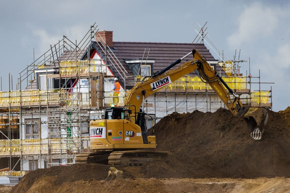UK Construction Slump Gets Worse as Cost Pressures Intensify