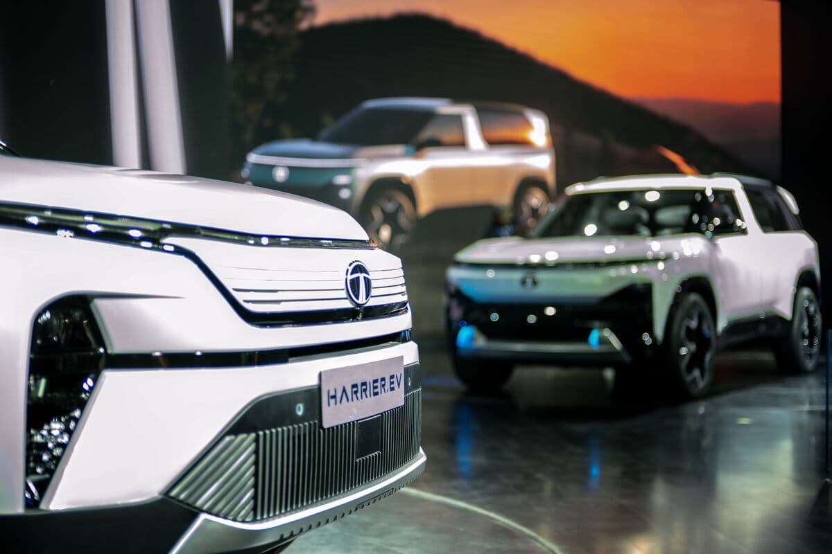 Two Indian Conglomerates to Plow $1 Billion in EV, Battery Tech