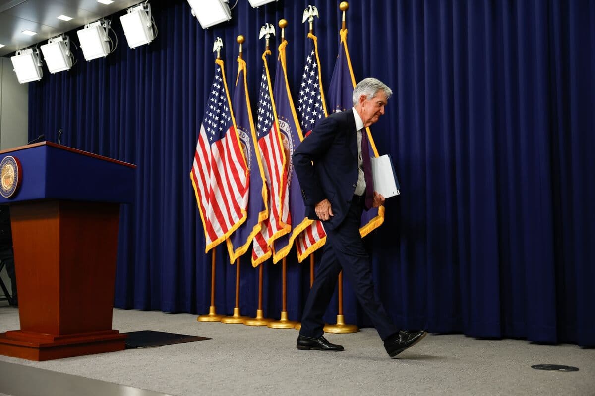 Fed to Hold Interest Rates as Political Drama Overshadows Policy Debate