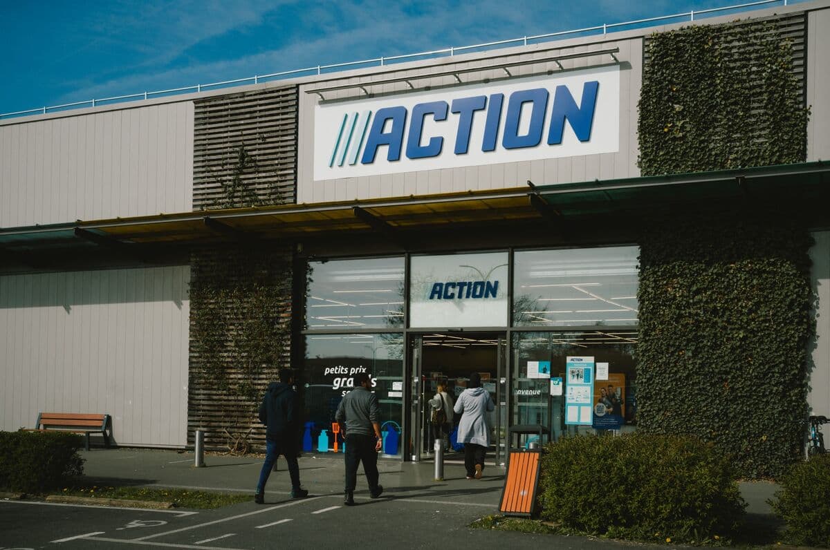 3i Group Shares Decline Following Sales Warning from Retailer Action