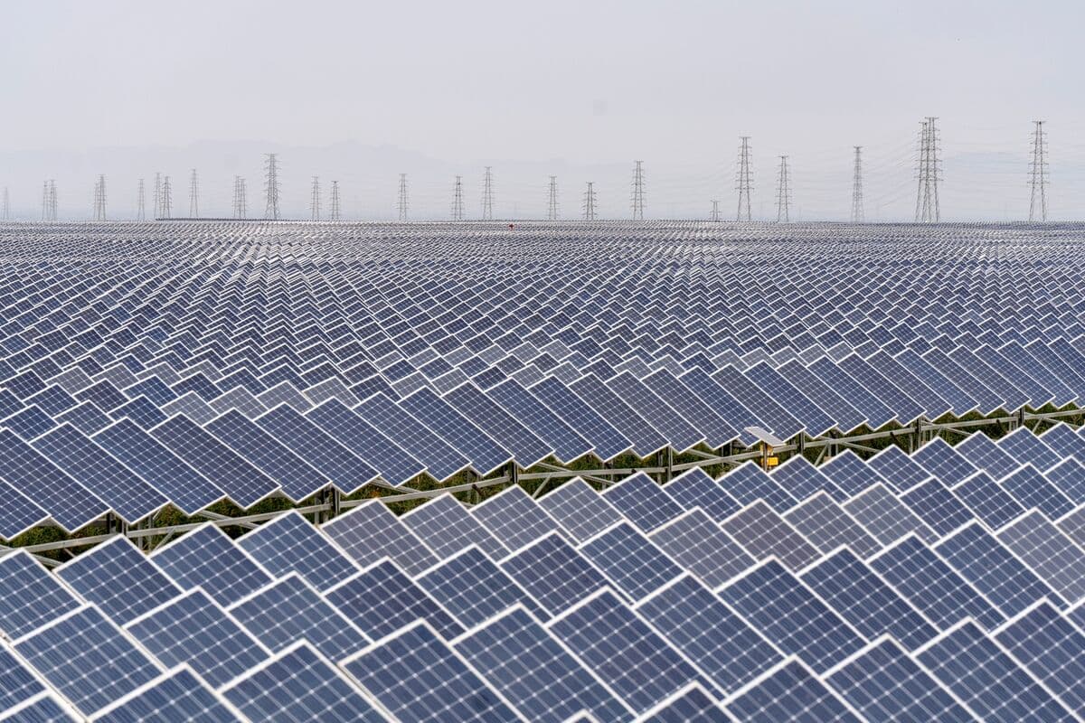 China Urges Nations to Accelerate Energy Transition Amid Iran Crisis