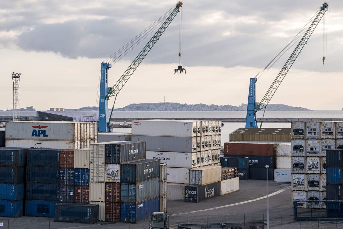 French Government Keeps Growth Forecast Despite Stagnation