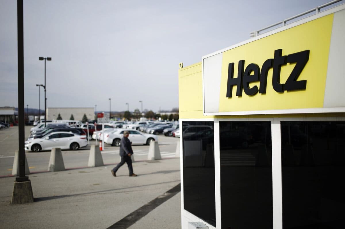 Hertz Stock Faces Historic Weekly Decline Amid Funding Strategy and Profit Forecast