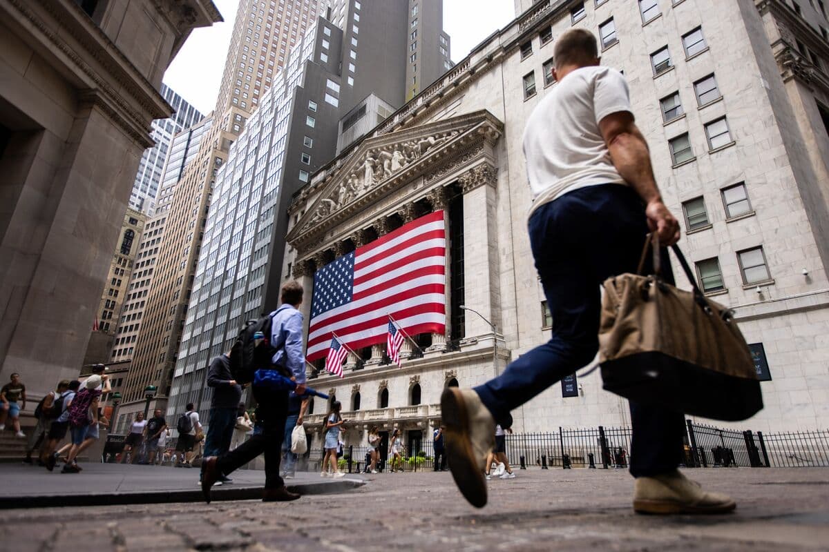 S&P Mulls New Index Rules to Speed Up Addition of Mega IPOs