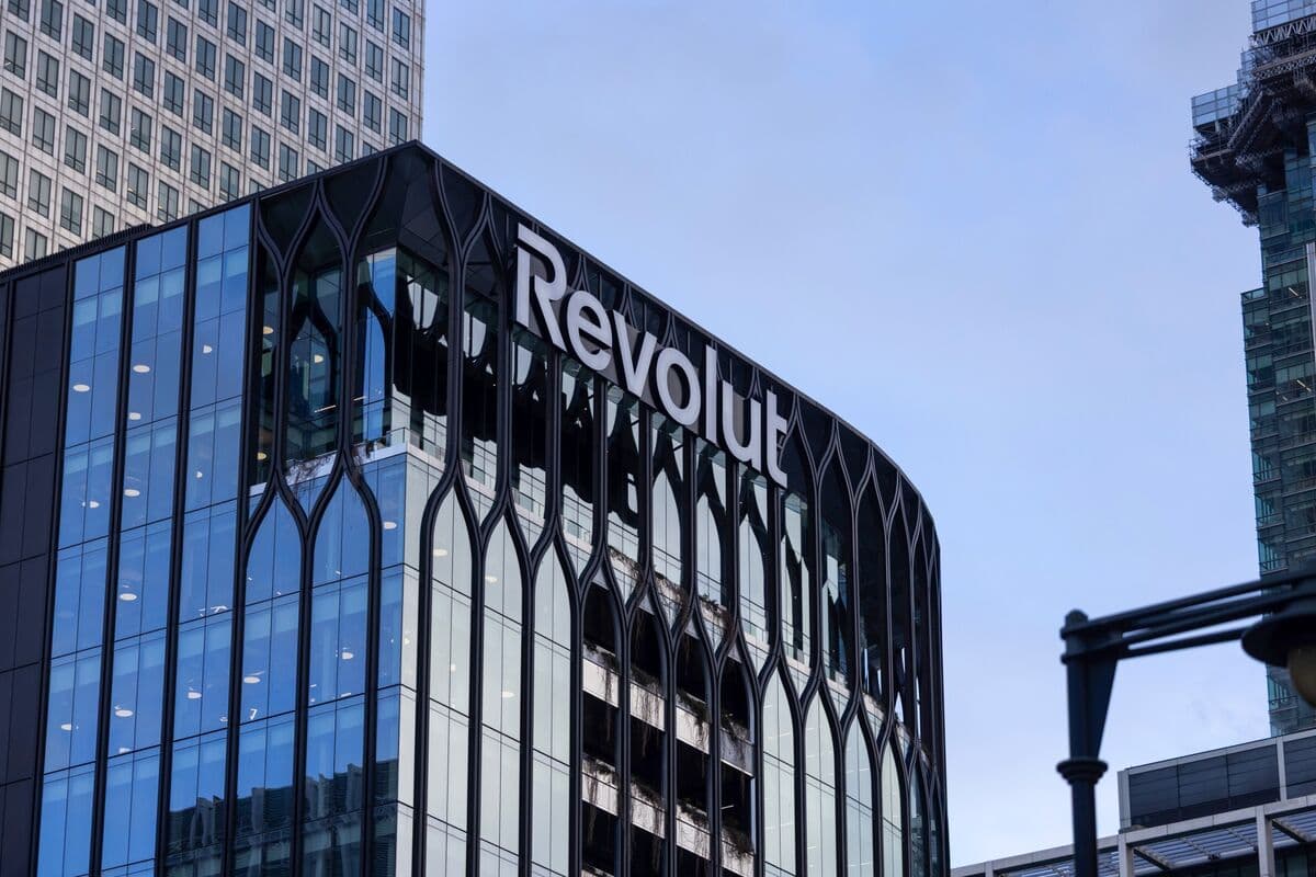 Revolut Incentivizes Employees with £1000 to Attract New Business Clients