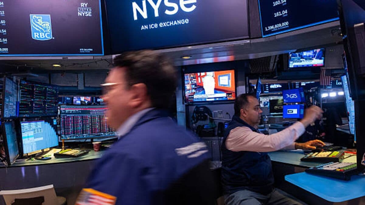 Risk Aversion Has Been 'Increasing Dramatically', Schwab's Aguilar Says