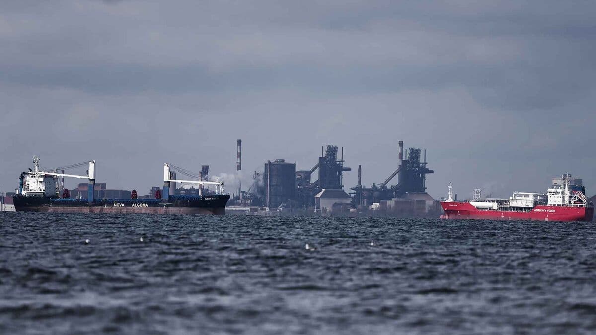 Trump Touts Oil Supply Moves, Vows to Finish in Iran