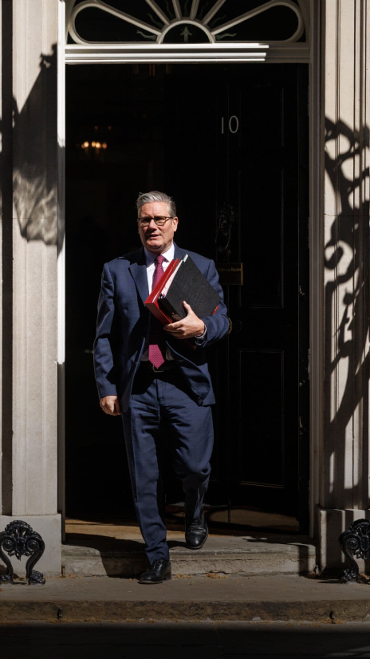 UK Markets React as Keir Starmer Works to Retain Prime Minister Position