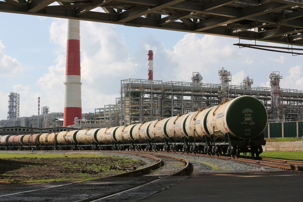 Russia Considers Limiting Diesel and Jet Fuel Exports Amid Rising Attacks