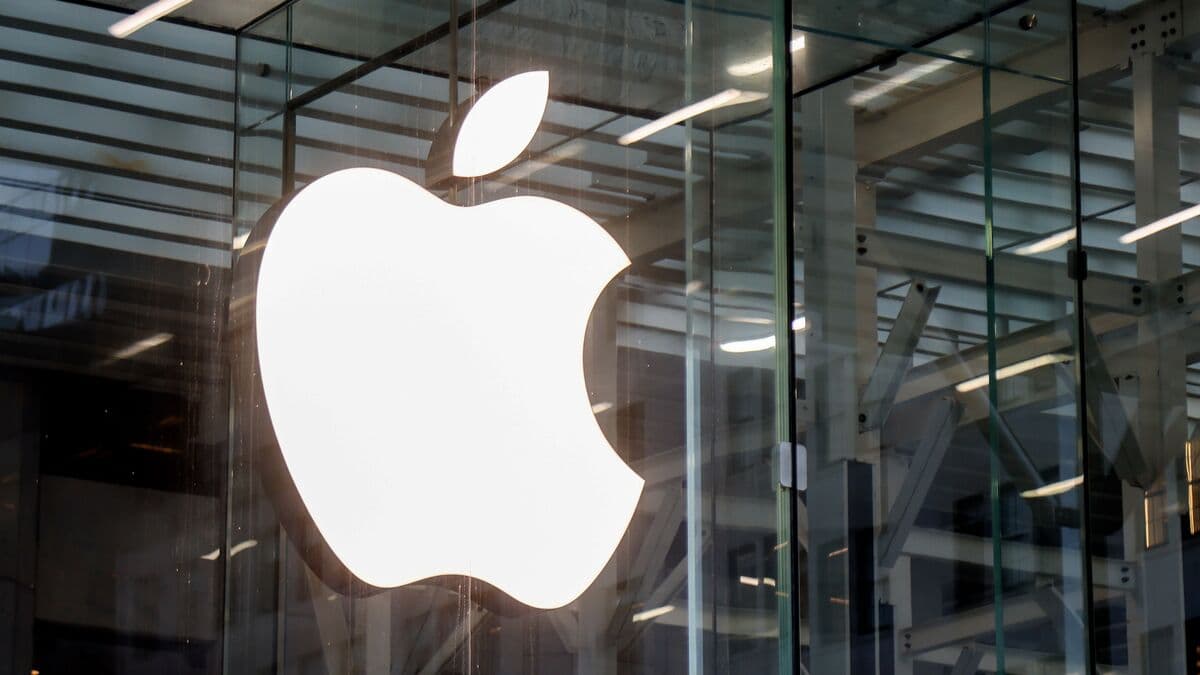 Apple Weighs Using Intel, Samsung to Build Device Processors