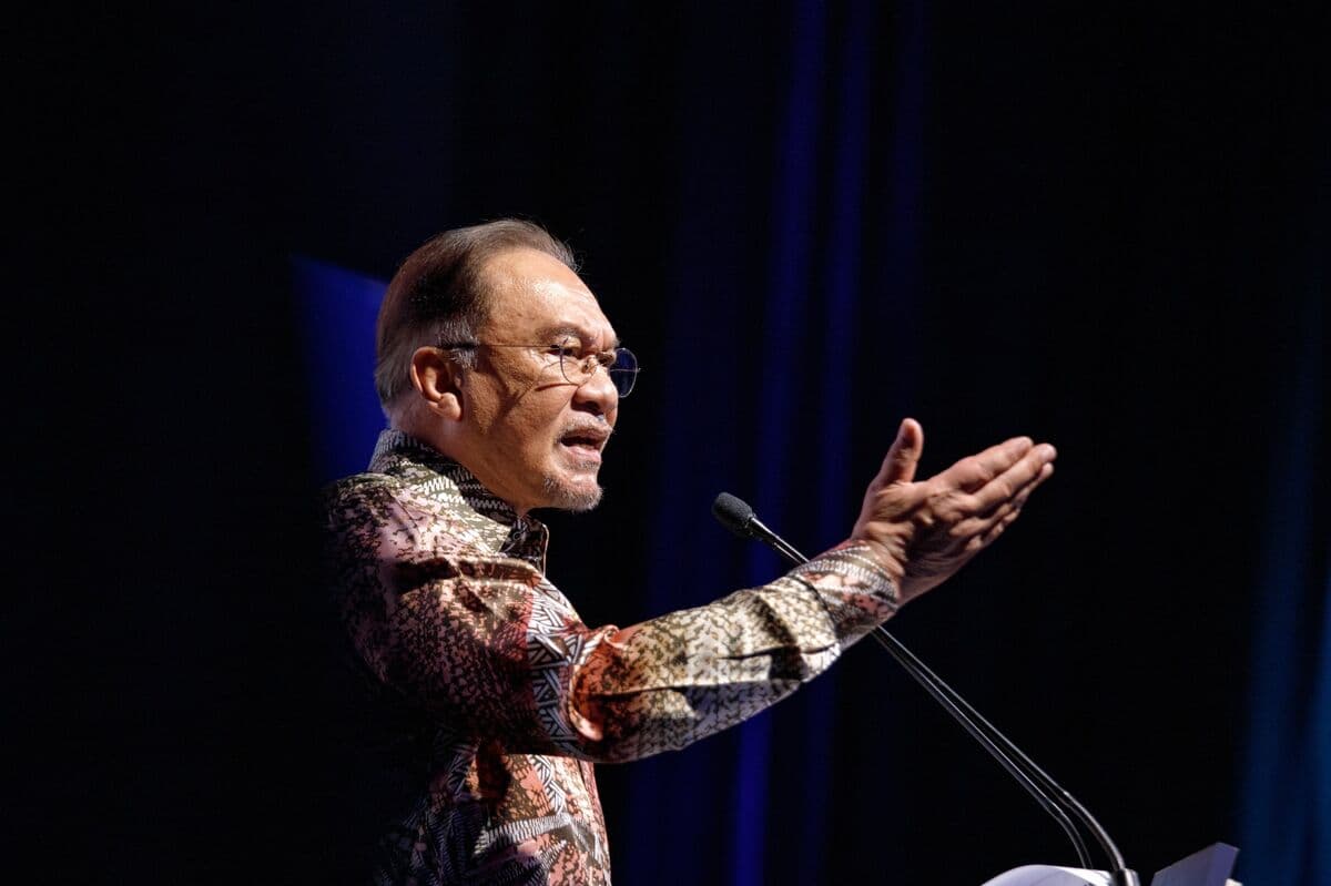 Another Malaysian State Calls for Elections, Testing Anwar Ibrahim's Coalition