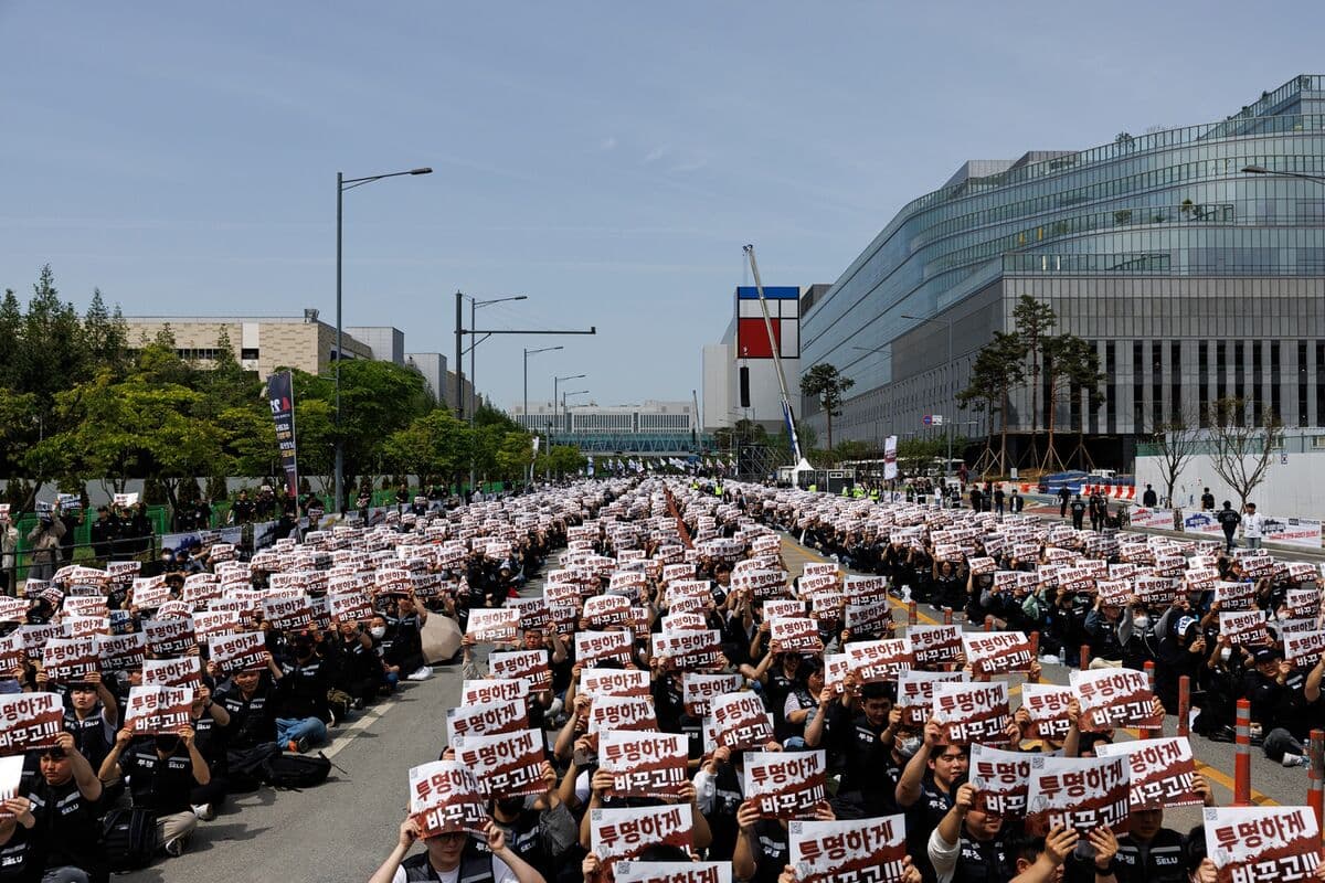 South Korea's AI Bonuses at Samsung Raise Concerns Over Tech Wealth Distribution