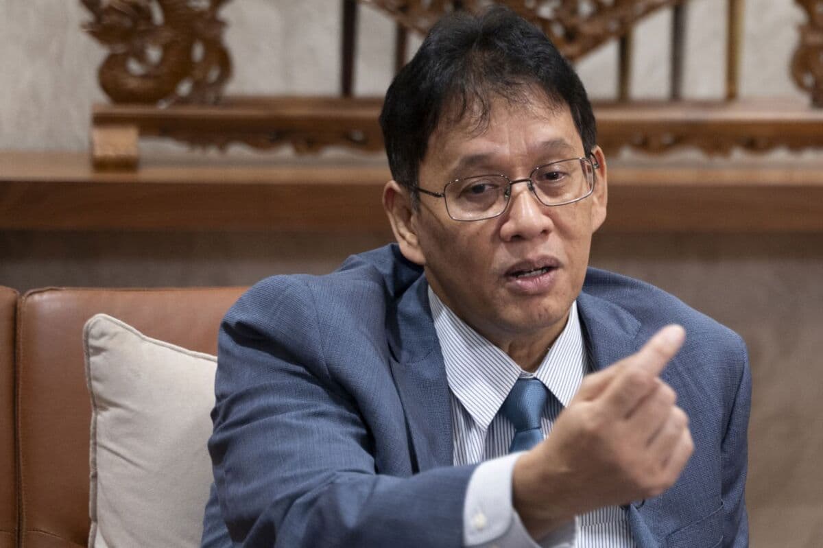 Finance Minister Purbaya Defends Indonesia's Economy Amid Market Slump