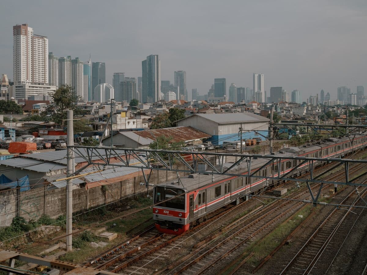 Indonesia Faces Pressure to Implement Clear Policies Following Market Decline