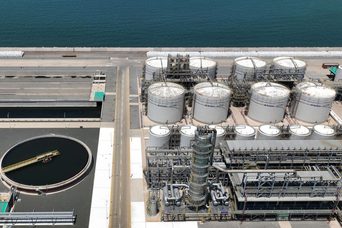 US Sanctions on China Oil Giant Turn Up Heat for Teapot Refiners