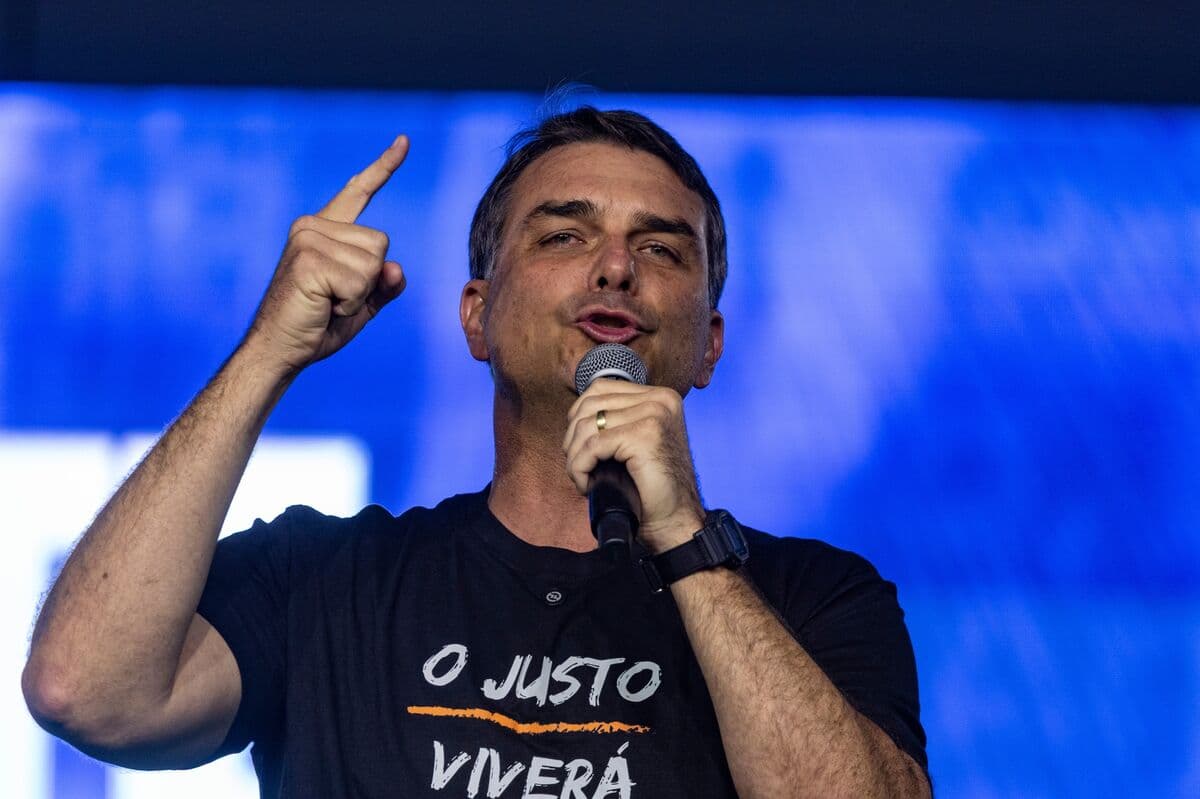 Feud within Bolsonaro Family Threatens Flávio Bolsonaro's Presidential Campaign