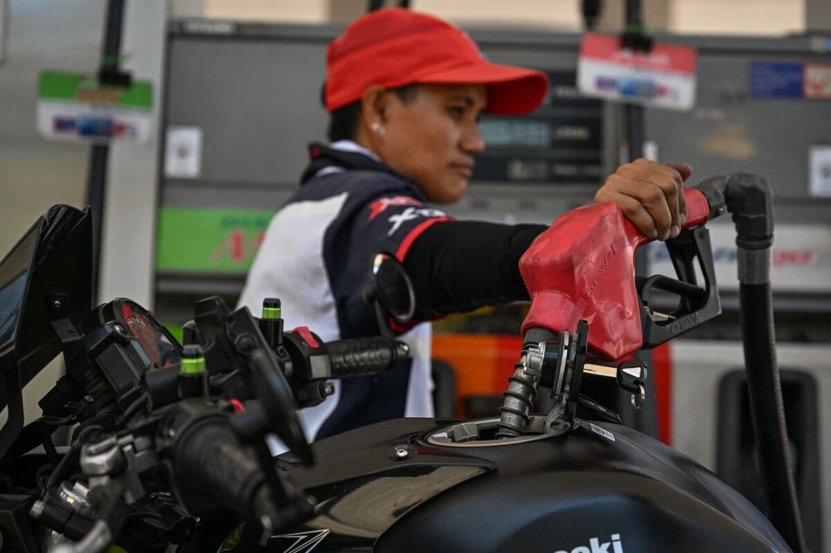 Philippines Considers Supplemental Budget to Address Oil Crisis